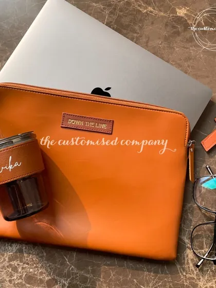 We help you show appreciation with thoughtful corporate gifts. This professional set includes a personalized laptop sleeve, a matching sipper, and a custom keychain, all designed to reflect your company's brand and value for its employees.