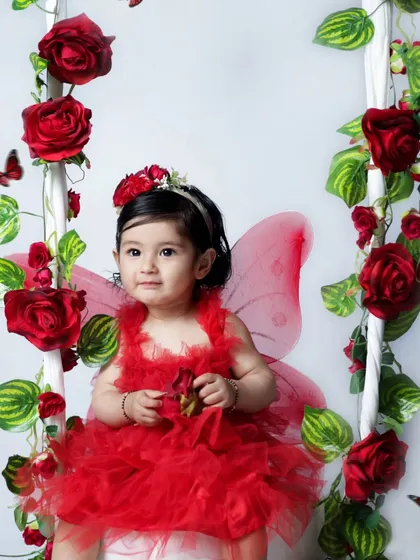 A sweet, thoughtful expression from our little fairy. The details, like the flower in her hair and the roses on the swing, complete this beautiful themed portrait.