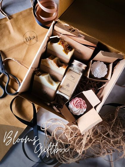 Warning: my gift boxes may cause extreme delight. This Blooms Giftbox is a masterpiece of biodegradable packaging and eco-friendly goodness, showing you care for them and the planet.