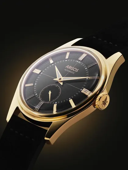 Here, the focus is on the warm glow of the gold Argos watch. I used soft, golden light to envelop the timepiece, making it feel luxurious and precious. The suede strap absorbs light, creating a beautiful contrast with the gleaming case.