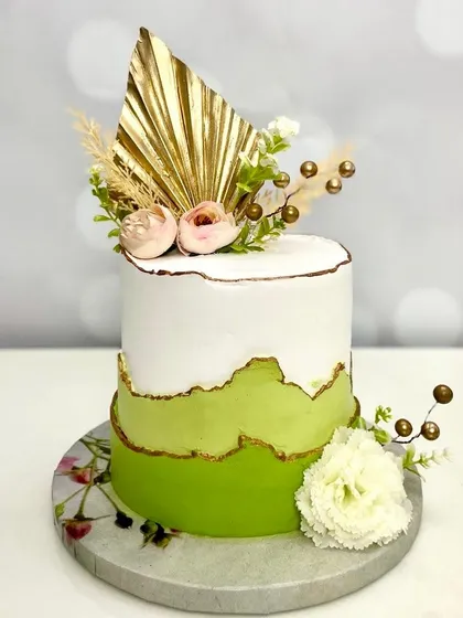This vibrant green textured cake is here to steal the spotlight! The unique color, combined with a gold palm spear and delicate flowers, makes for a truly offbeat and beautiful celebration cake.