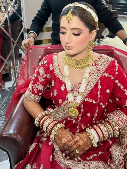 A behind-the-scenes shot of our hairstylist adding the final touches. Creating the perfect bridal look is a team effort, and we all work together to make sure every detail is perfect.