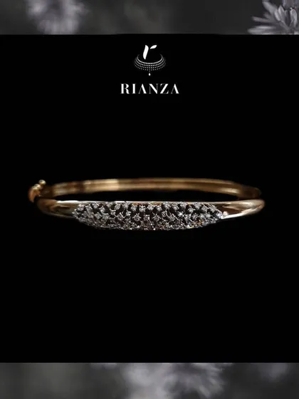 A simple and elegant bracelet designed for daily wear. This piece showcases how I create jewellery that adds a touch of royalty to your everyday life.