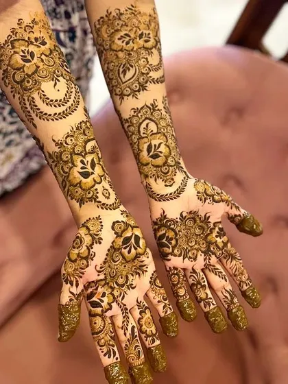 The fresh paste of a bridesmaid's mehndi, showing the detail and care put into every design.