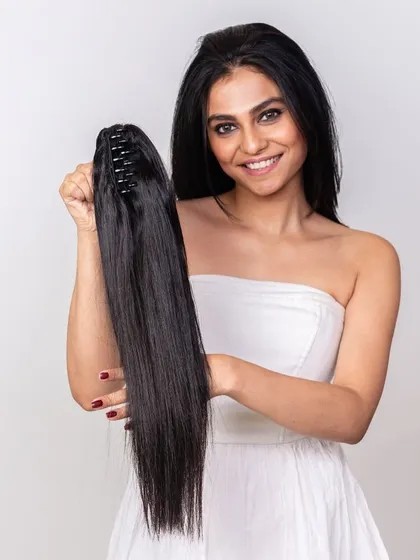 Another view of the clutch ponytail extension. The quality of the 100% human hair is visible, ensuring it will blend naturally with your own hair for a flawless finish.