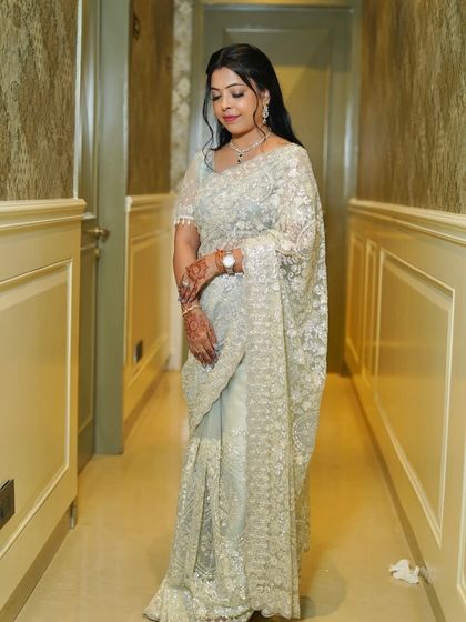 Another angle of this beautiful party look.