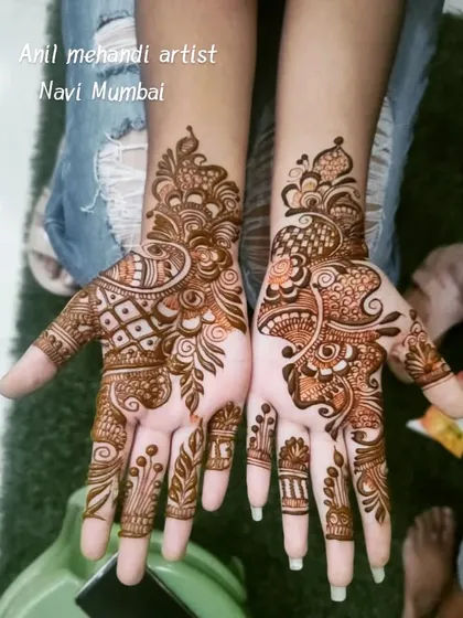A beautiful example of modern fusion mehandi. This design combines the flowing style of Arabic patterns with the intricate fillers of traditional Indian mehandi.