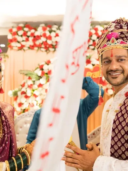 The Antarpat ritual, a key moment in a Maharashtrian wedding, where the bride and groom see each other for the first time. We capture the anticipation and joy of this tradition.