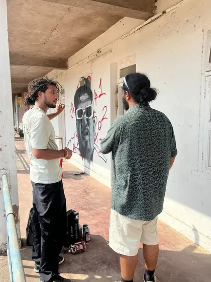 A behind the scenes shot of me painting the Naezy portrait. It's always a good vibe when you get to collaborate with other artists, whether they're painters or musicians.
