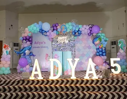 Another view of the underwater stage, showing the light-up number '5' and the full set of marquee letters.