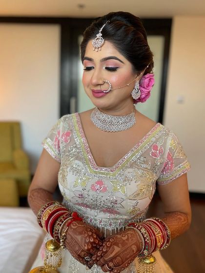 Elegant Buns & Updos photo 39