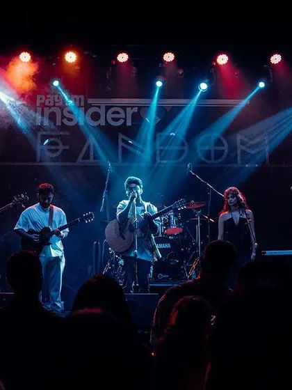 Here’s the full band experience at Fandom in Bangalore. When you want a high-energy show that gets the crowd moving, I bring my amazing band to play everything from pop hits to my own dancey tunes.