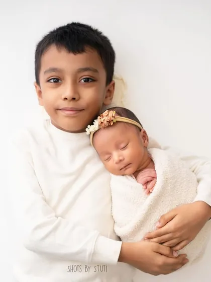 Welcoming a new baby is a special time for the whole family. I make sure to capture the gentle, loving bond between siblings, creating a beautiful memory of the moment your firstborn became a big brother or sister.