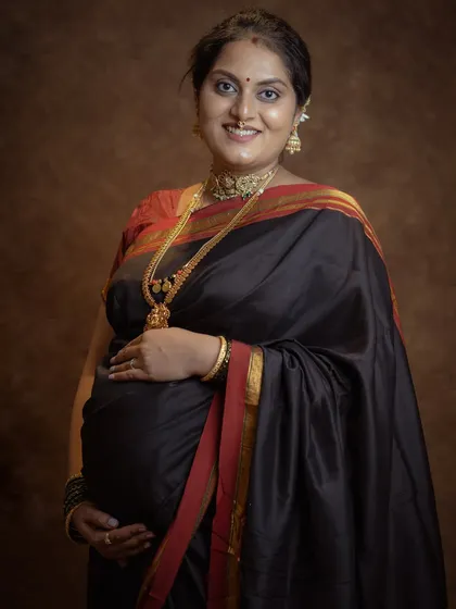 A beautiful studio portrait of a mother-to-be in a traditional silk saree. I love capturing the grace and glow of pregnancy, blending cultural elegance with timeless photography.