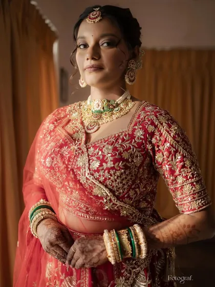 A royal North Indian wedding look that focused on enhancing her natural features. The color story was chosen to be true to her skin tone, creating a comfortable and long-lasting glam that she carried beautifully through the night.