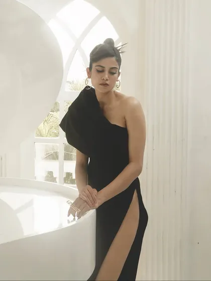 A high-fashion moment in black. This look for Aaditi Pohankar is all about understated glam with a focus on flawless skin and a defined, neutral eye.
