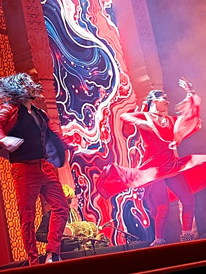 A moment of pure energy from a Flamenco and Kathak jugalbandi. This fusion is a powerful dialogue between two cultures, told through the language of percussive footwork and expressive movement.