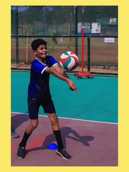 Another one of our U-14 players in perfect form for an underarm pass. Consistent practice of these basic skills builds a reliable defense.
