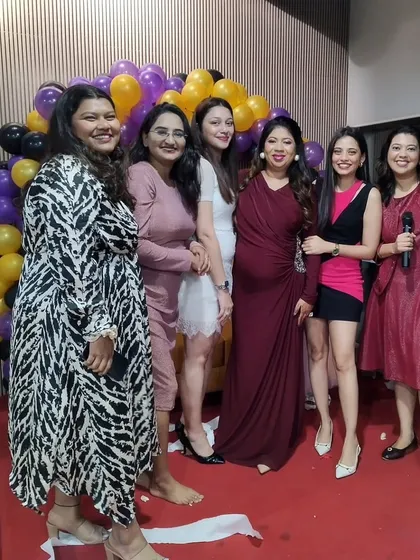 A happy moment with the mom-to-be and her friends. I make sure to create a warm and celebratory atmosphere where everyone feels included in the joy of the occasion.