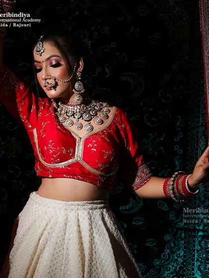 A beautiful combination of red and white. This look shows versatility in creating makeup that complements dual-toned traditional outfits.