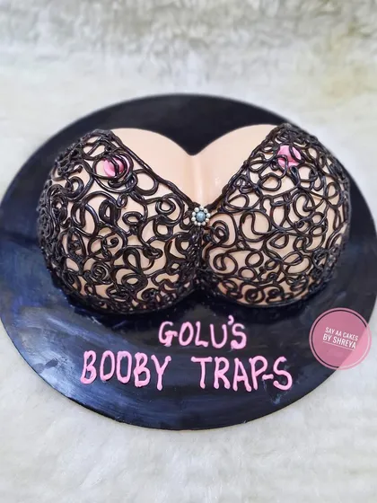 I believe celebrations should be fun and fearless, which is why I love making naughty bachelorette cakes. This design is a playful and popular choice for bridal showers, bringing a bit of cheeky humor to the party.