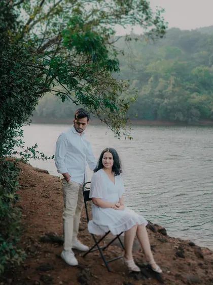 A classic portrait by the water. The lush greenery and calm lake provide a peaceful and beautiful setting for this couple's pre-wedding shoot.