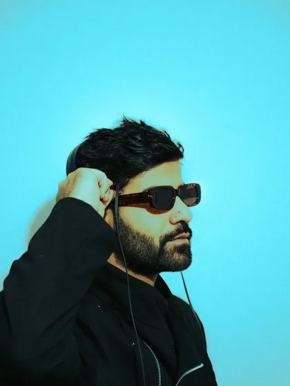 Wishing everyone a happy Holi with a colorful new mixset on my SoundCloud. Go check it out and have a great day.