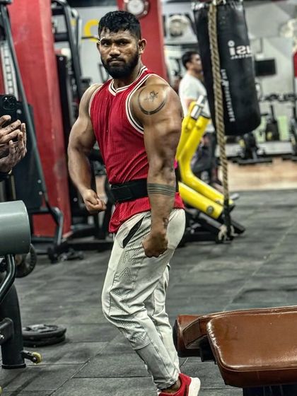 A slightly different angle of the side tricep pose. Every small adjustment in a pose can change how the physique looks.