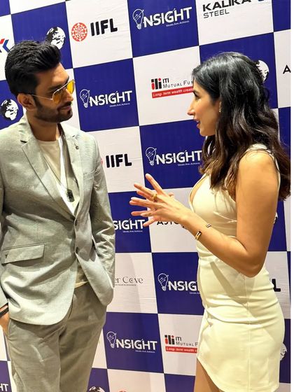 A candid discussion with Parul Gulati backstage. Understanding a speaker's journey is crucial for me to conduct a meaningful and engaging interview on stage.