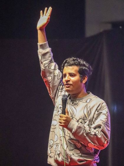 Aditya Kullu waving to the crowd at the IIM Vizag alumni event.
