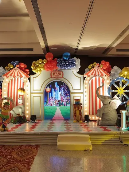 Step right up to this spectacular carnival themed stage. I combined classic red and white stripes, a ferris wheel prop, and charming animal figures to create an authentic and playful circus experience for a child's birthday.