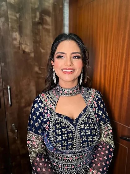 Heer's smile is infectious. Her makeup is glamorous and fun, perfect for a sangeet or reception.