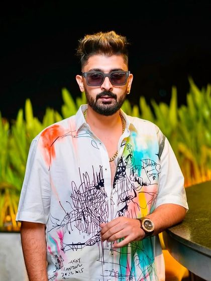 A straight-on shot, ready for the weekend party.