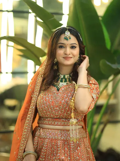 An ethereal glow for this bride, ready for her sangeet or mehendi ceremony.