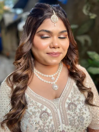A flawless look for a perfect day. This close-up shows the beautiful eye makeup and glowing skin.