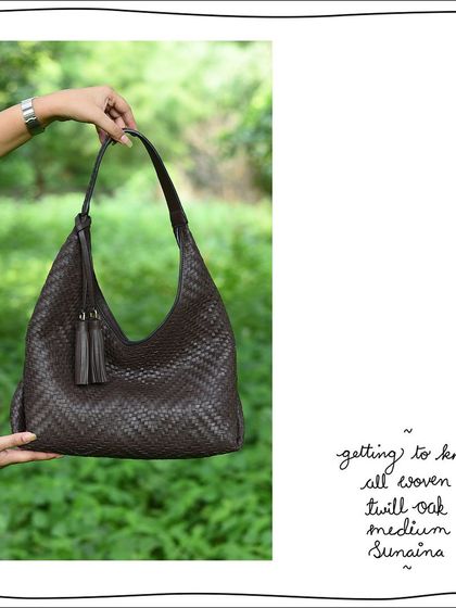 The All Woven Twill Oak Medium Sunaina is a perfect medium-capacity hobo bag, combining a relaxed shape with sophisticated, textured leatherwork.