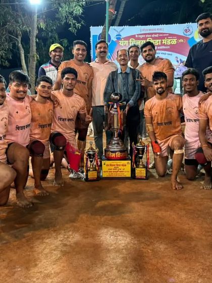 The complete winning squad posing with the championship trophy and individual awards.