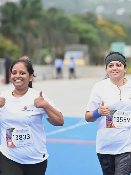 Two thumbs up from our runners as they approach the finish line of the Bengaluru 10K Challenge.