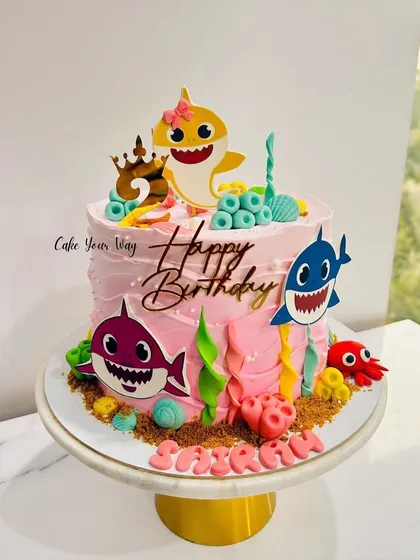 A splash-tastic Baby Shark cake for a 2nd birthday. The whole family is here for this fun, under-the-sea party.
