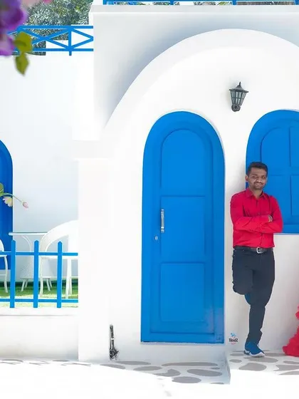 We can travel to Greece without leaving Bangalore. This Santorini themed studio set offers a vibrant and romantic backdrop for your couple photos.