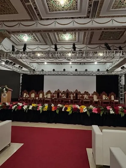 This perspective shows the relationship between the stage and the audience seating. We arranged comfortable white lounge sofas for attendees, providing a clear view of the proceedings.
