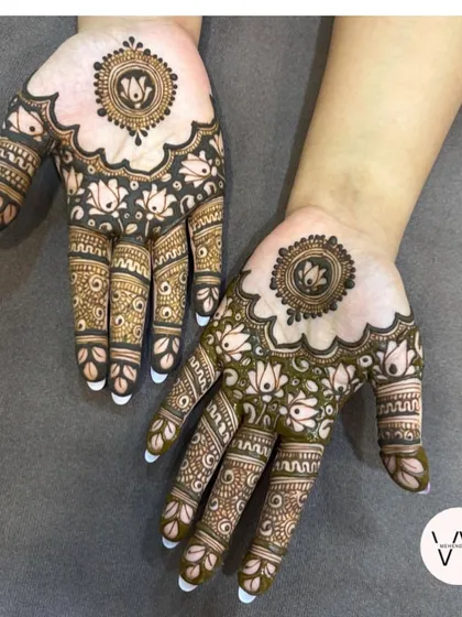 The same Teej design, showing how the pattern looks from a different angle.