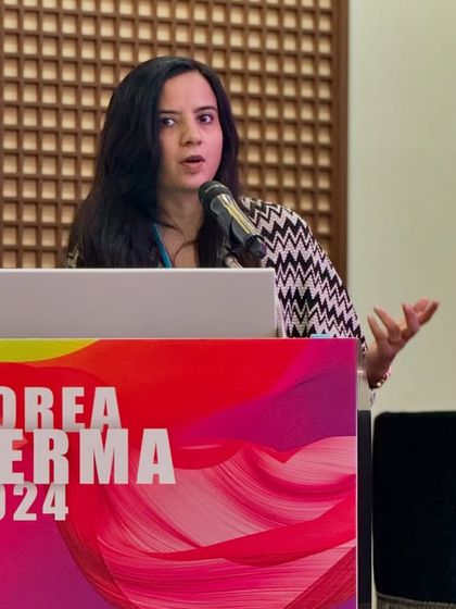 Explaining the nuances of vitiligo surgery during my session at Korea Derma 2024. My goal is to demystify complex procedures and highlight their potential for patients.