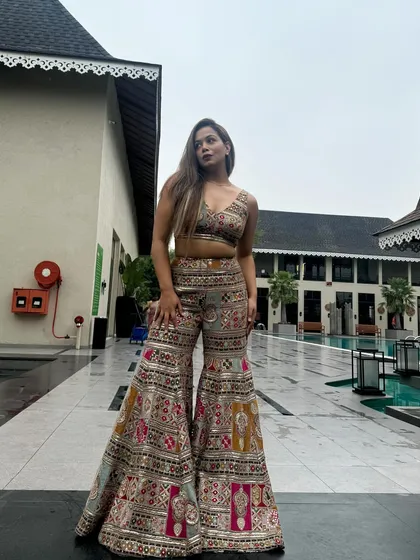 Another shot of this beautiful printed sharara. It proves that sometimes, the most unexpected plans turn out to be the best.