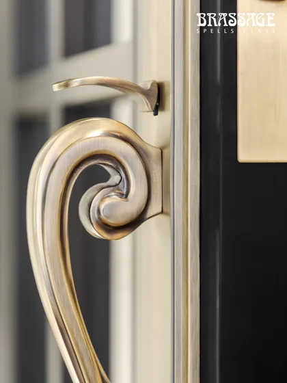 A detailed view of my Emperor Door Entrance Set in a classic Antique Brass Matte finish. The graceful, swirling form is achieved through hot-forging and meticulous hand-finishing, showcasing the sculptural quality I bring to every piece of architectural hardware. This handle is designed for those who appreciate true craftsmanship.