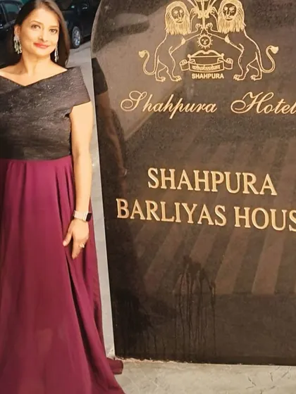 At the Shahpura Barliyas House after a successful wedding for my clients from Germany. Hosting international clients for a destination wedding in India is a specialty of mine.