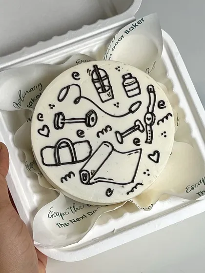 A mini cake for the fitness enthusiast! This one is doodled with gym essentials like dumbbells, a yoga mat, and a water bottle.