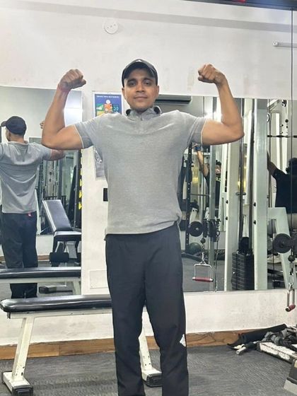 Standing double bicep flex.