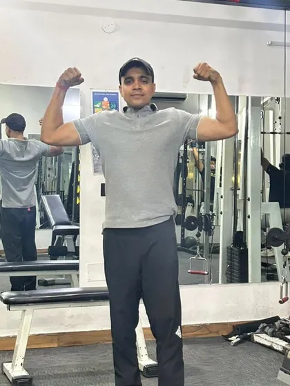 Standing double bicep flex.