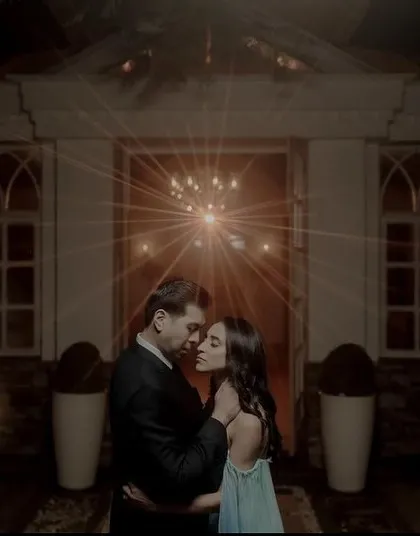Another magical night shot. The makeup ensures she looks radiant and is the star of the photo, even in low light.